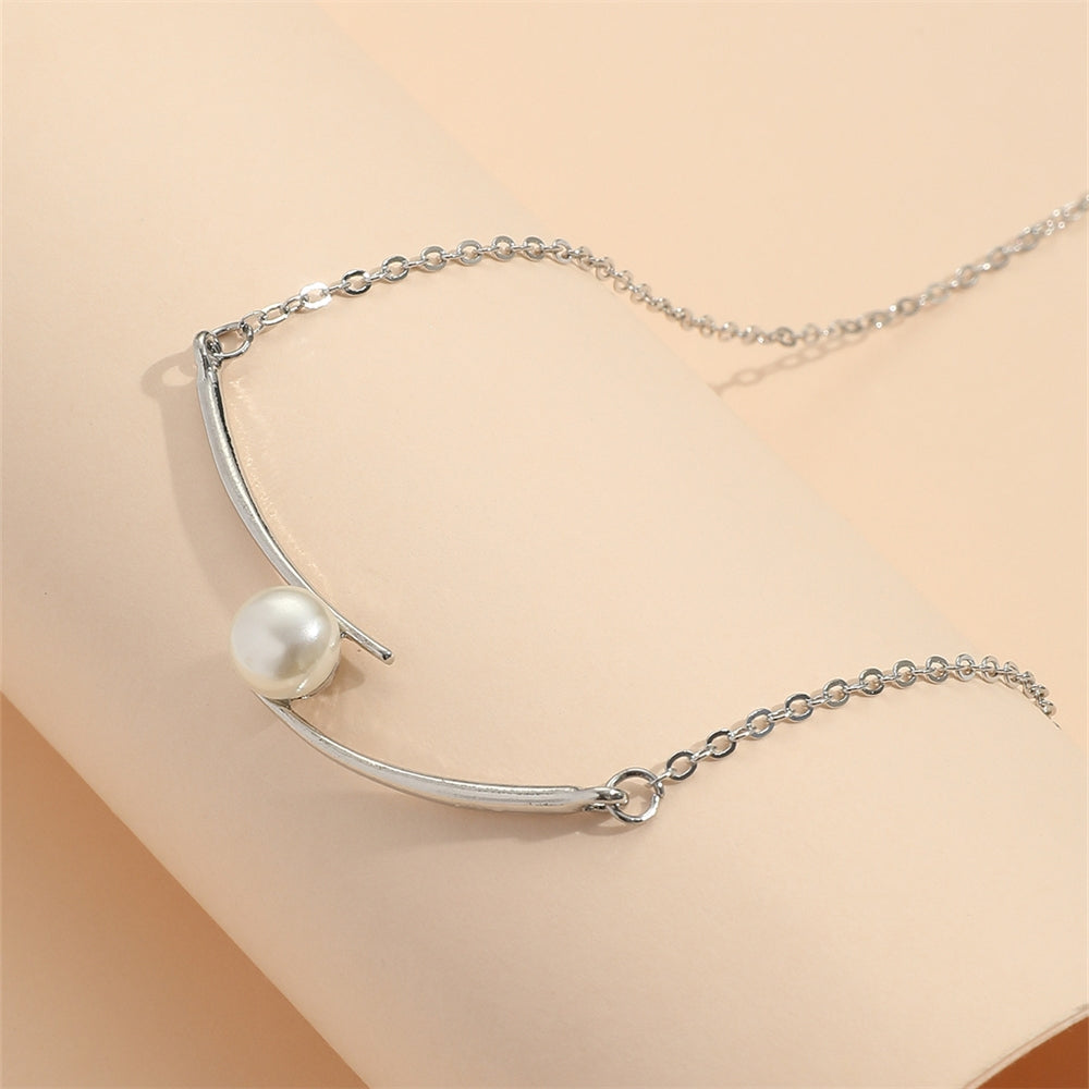 Basic Geometric Imitation Pearl Alloy Necklace with Star Pendant