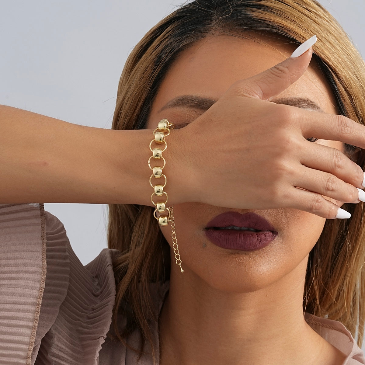 Casual Solid Color Metal Chain Hollow Women's Bracelet