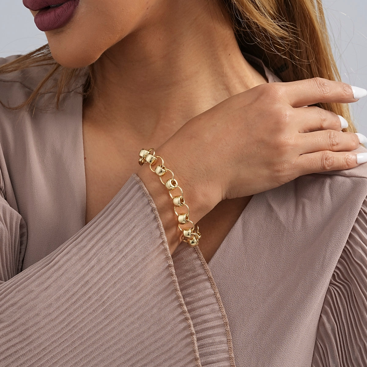 Casual Solid Color Metal Chain Hollow Women's Bracelet