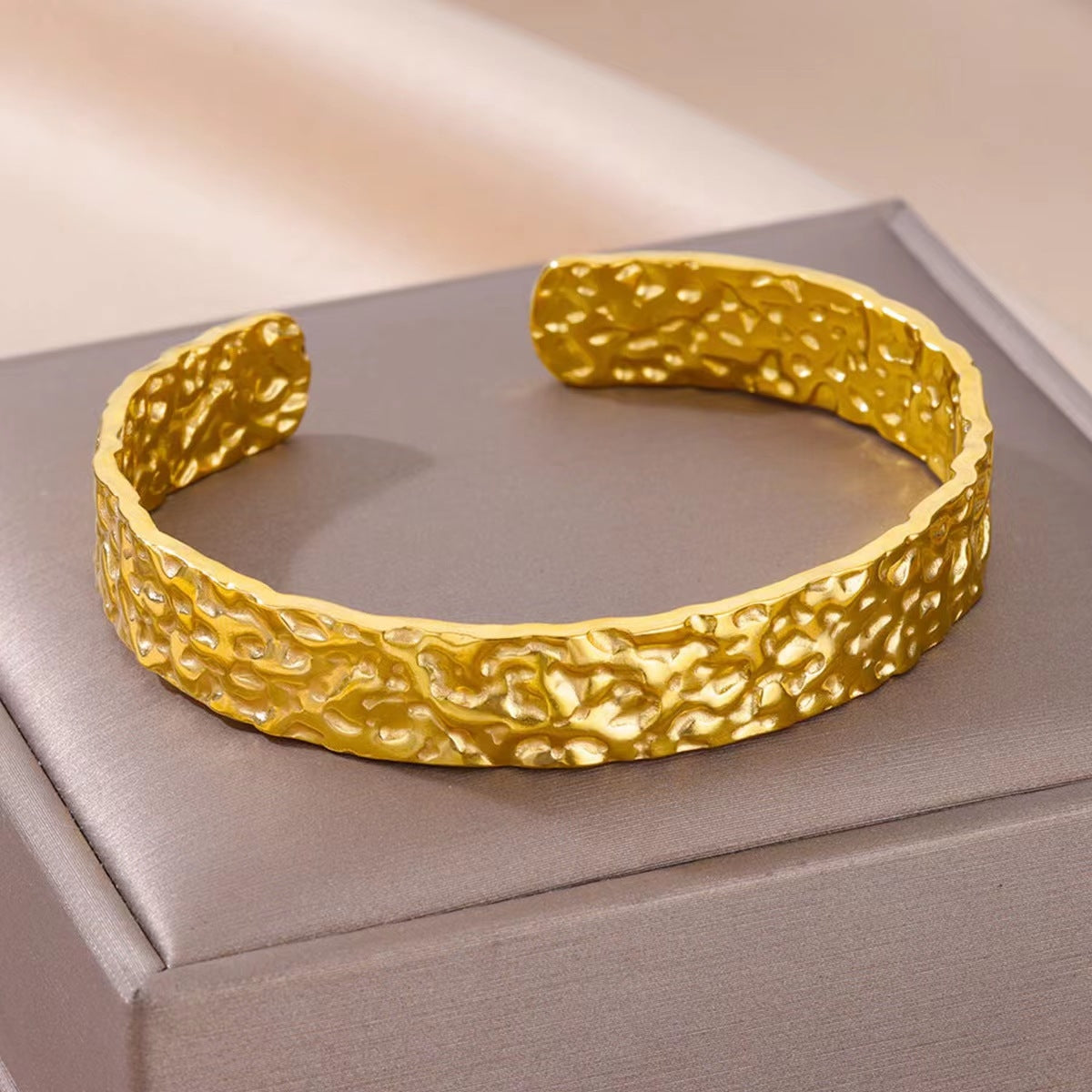 18K Gold Plated Titanium Steel Hammer Pattern Bangle Bracelet for Women