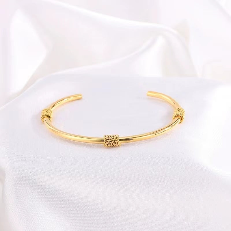 Vintage Style 18K Gold Plated Titanium Steel Cuff Bracelet - High-End Simple Design