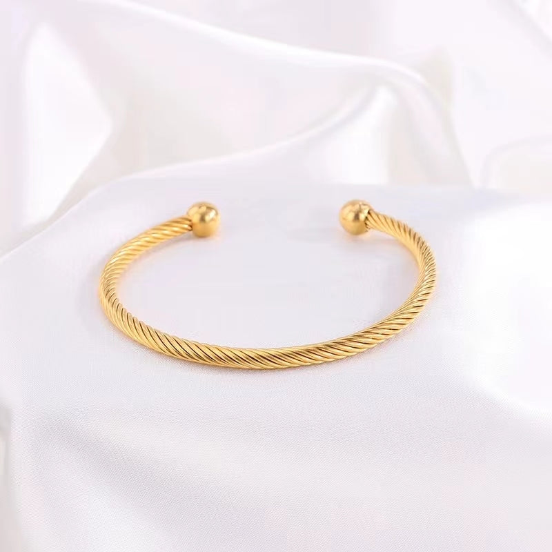 Vintage Style 18K Gold Plated Titanium Steel Cuff Bracelet - High-End Simple Design