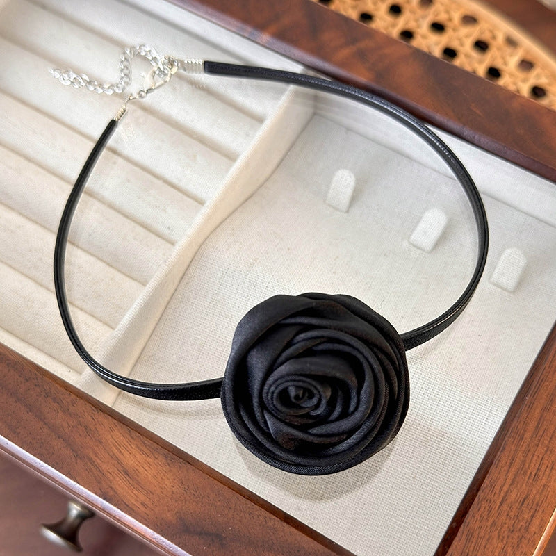 Elegant Romantic Rose Flower Choker Necklace with Alloy and Leather Rope