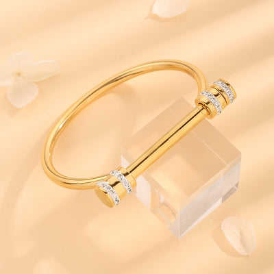 Elegant Luxurious Titanium Steel 18K Gold Plated Rhinestone Bangle with D-Shaped Horseshoe Buckle Bracelet