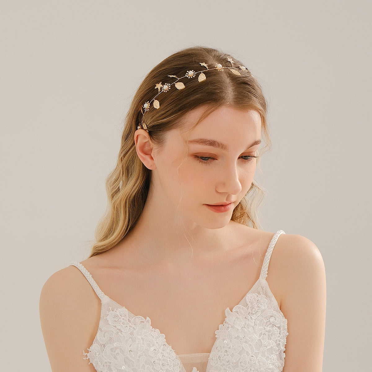 Elegant Vintage Gold Leaf Bridal Hairband with Pearl and Floral Accents