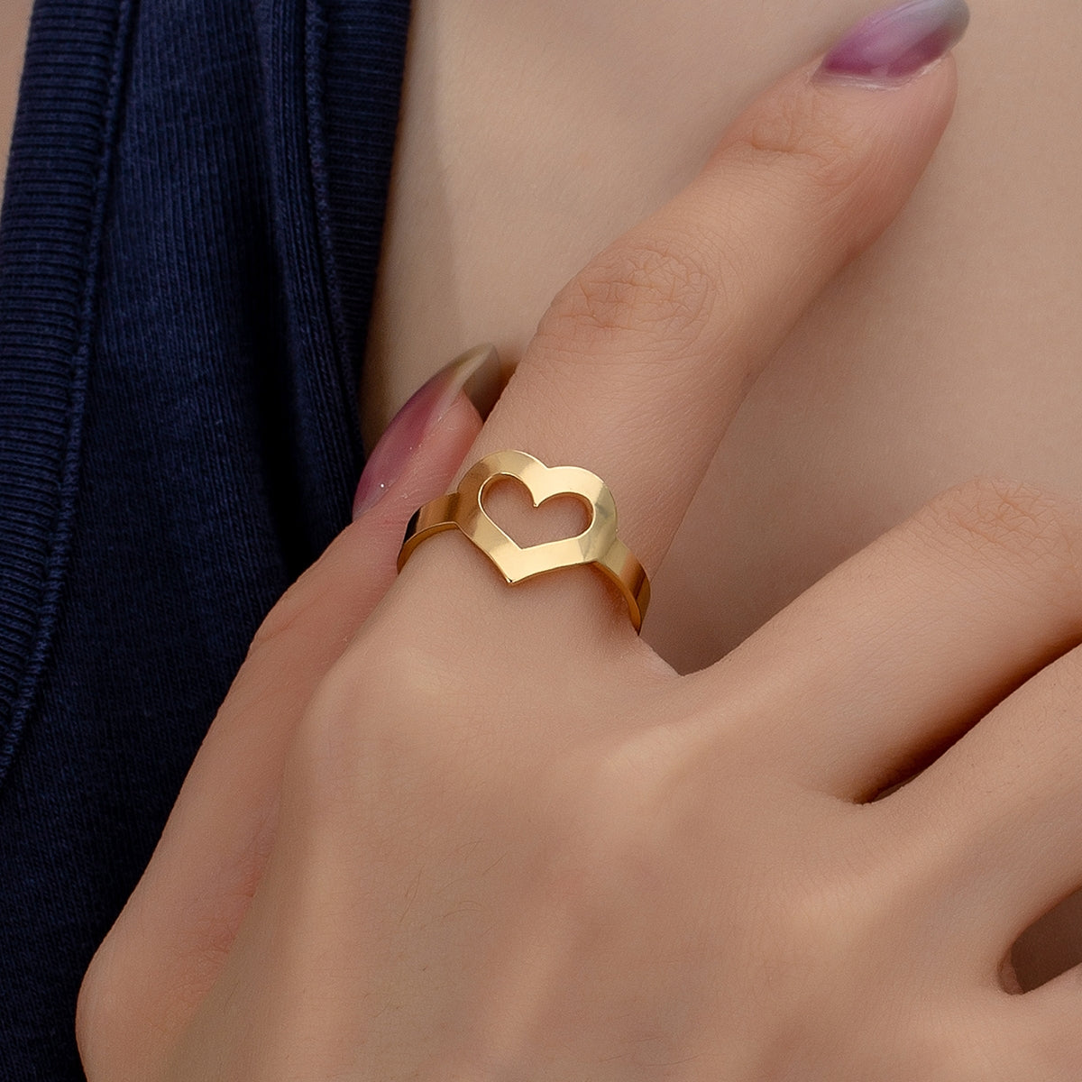 Elegant Heart Shape Ferroalloy Women's Ring - Fashionable Minimalist Design for Everyday Wear