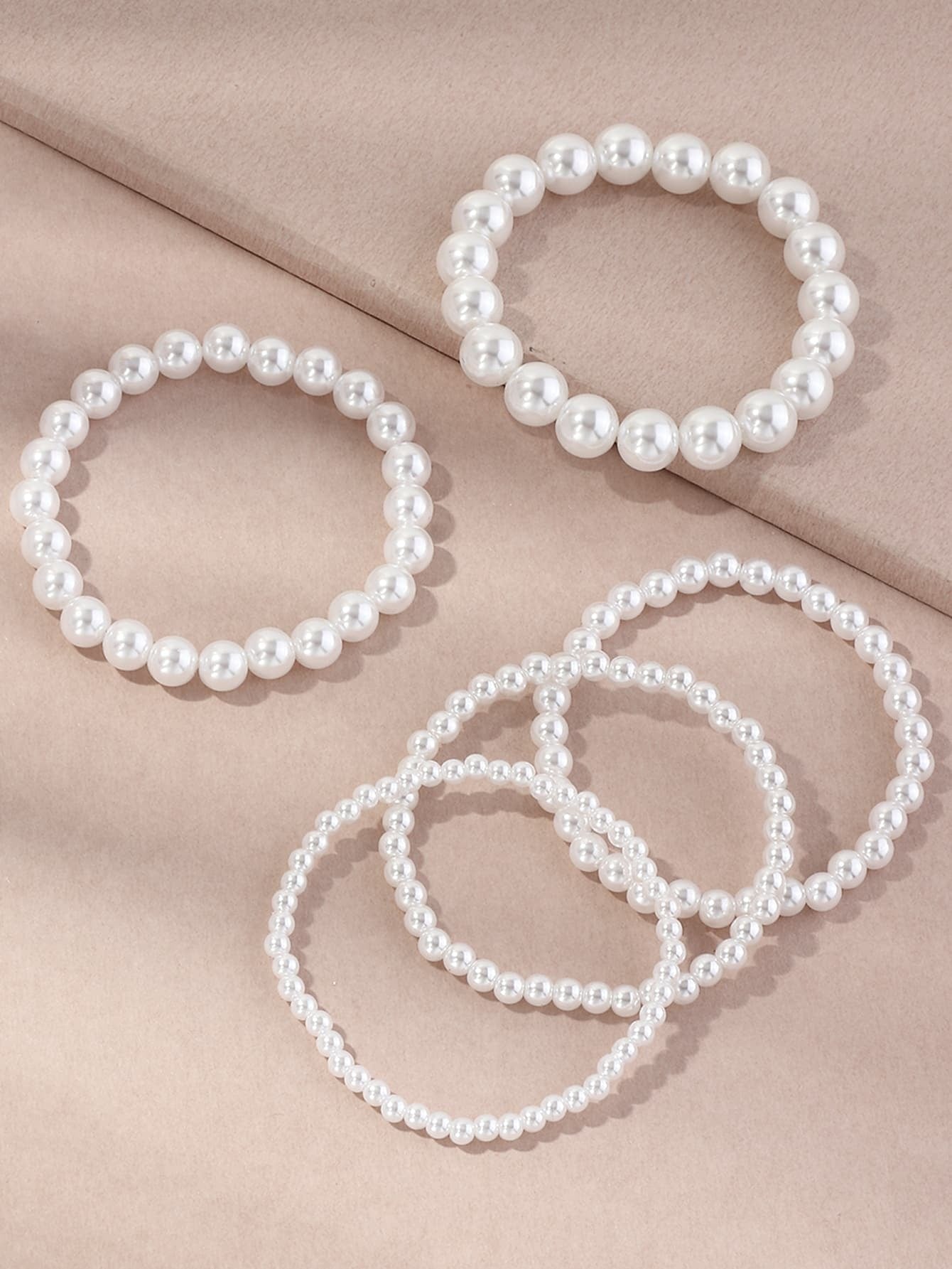 Elegant Imitation Pearl Beaded Women's Bracelet with Bungee Rope