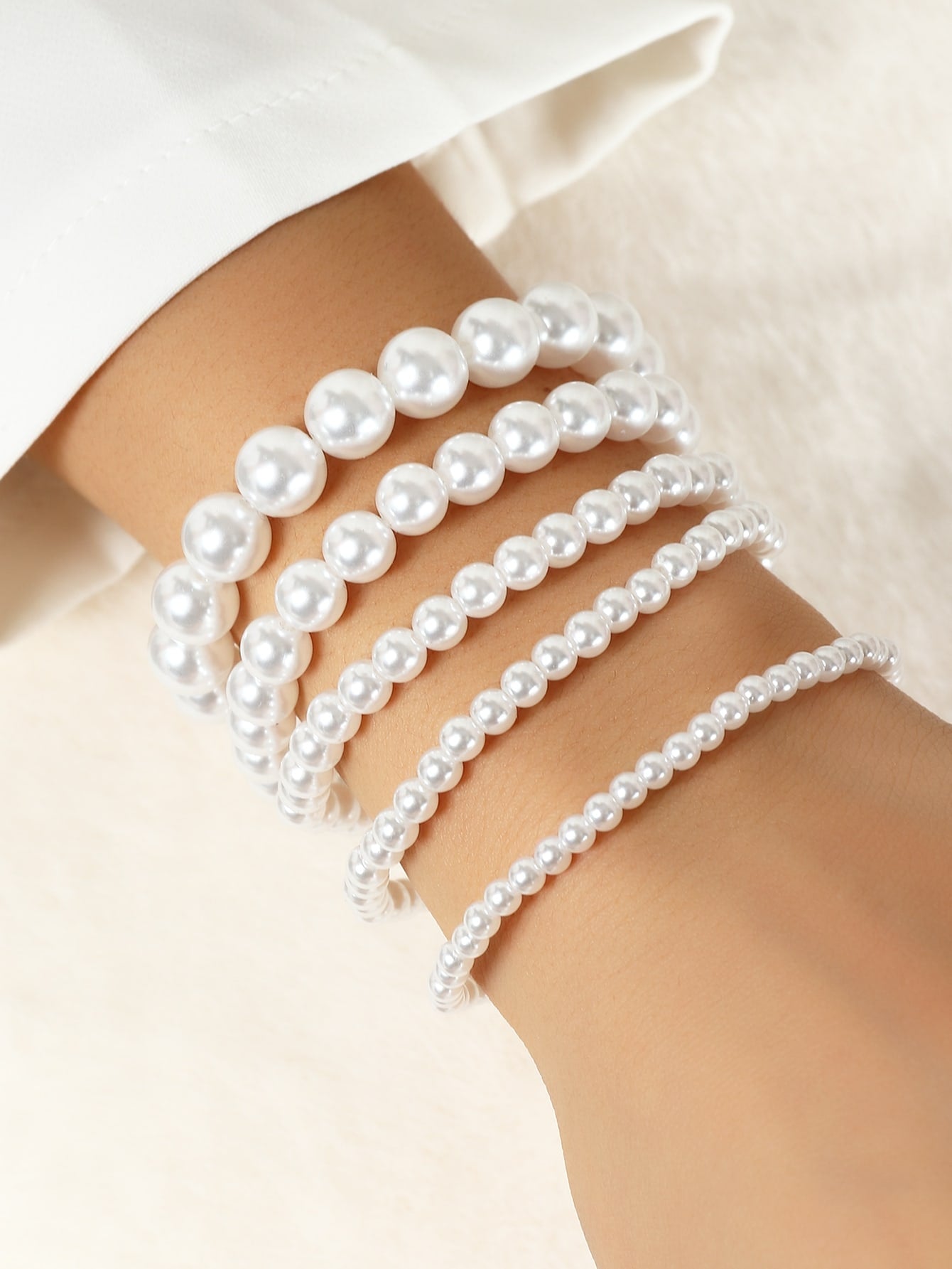 Elegant Imitation Pearl Beaded Women's Bracelet with Bungee Rope