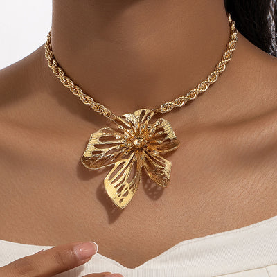 Exquisite Floral Alloy Pendant Necklace for Women