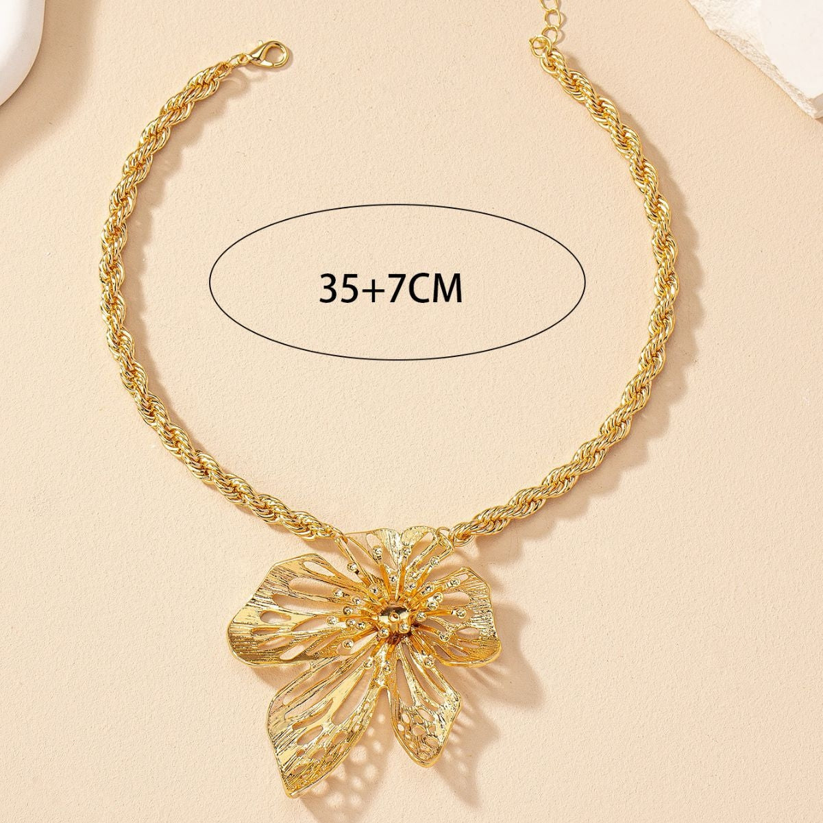 Exquisite Floral Alloy Pendant Necklace for Women