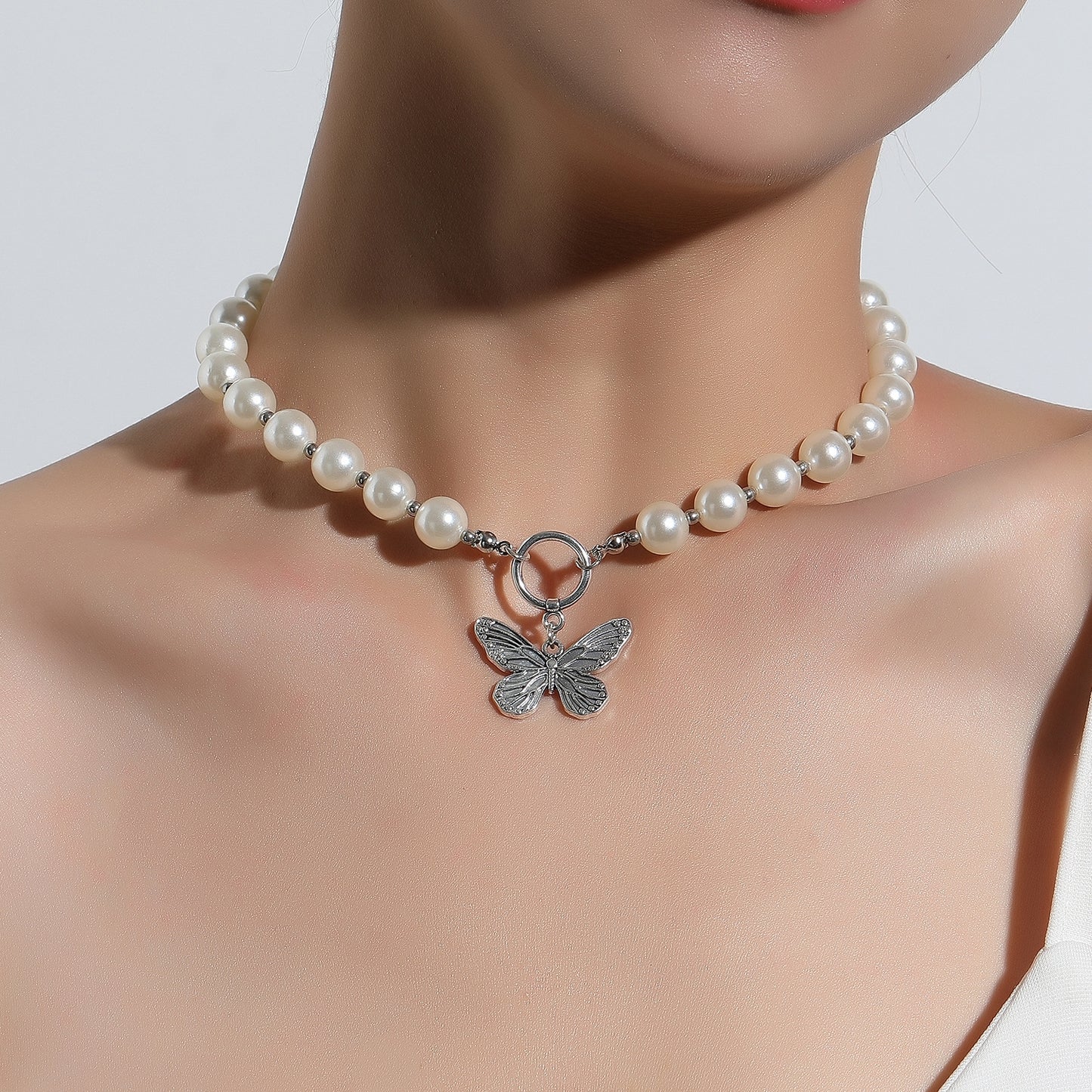 Vintage Butterfly Pendant Necklace with Imitation Pearl and Alloy Plating