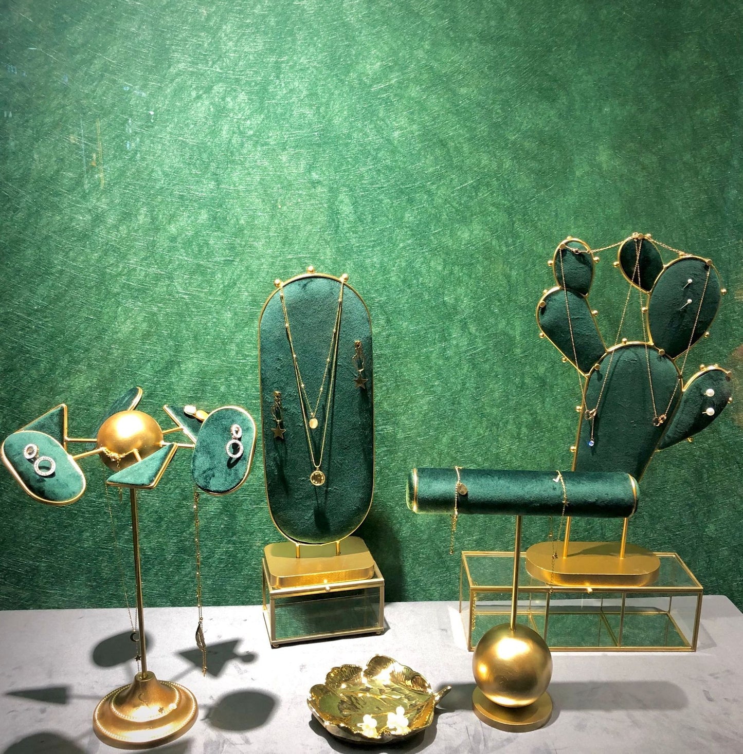 Fashion Cactus Metal Jewelry Display Stand