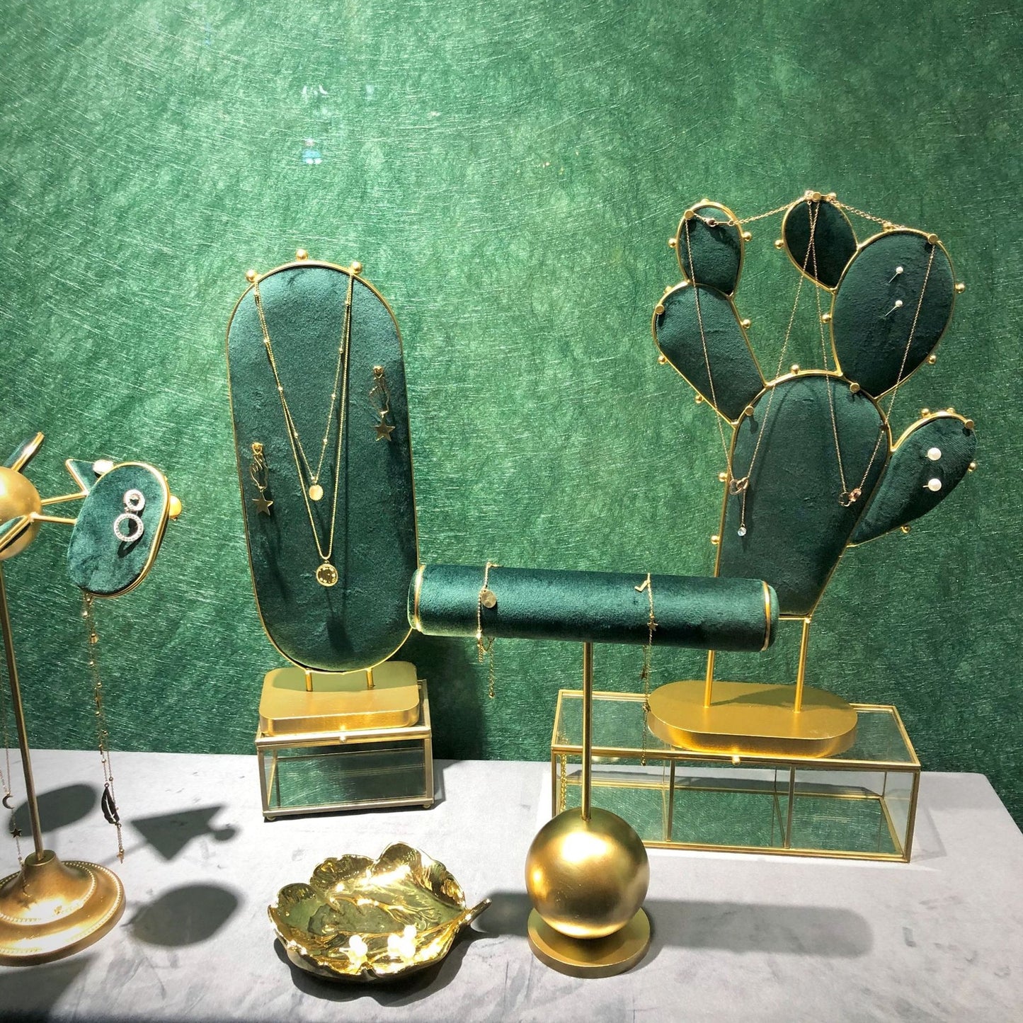 Fashion Cactus Metal Jewelry Display Stand