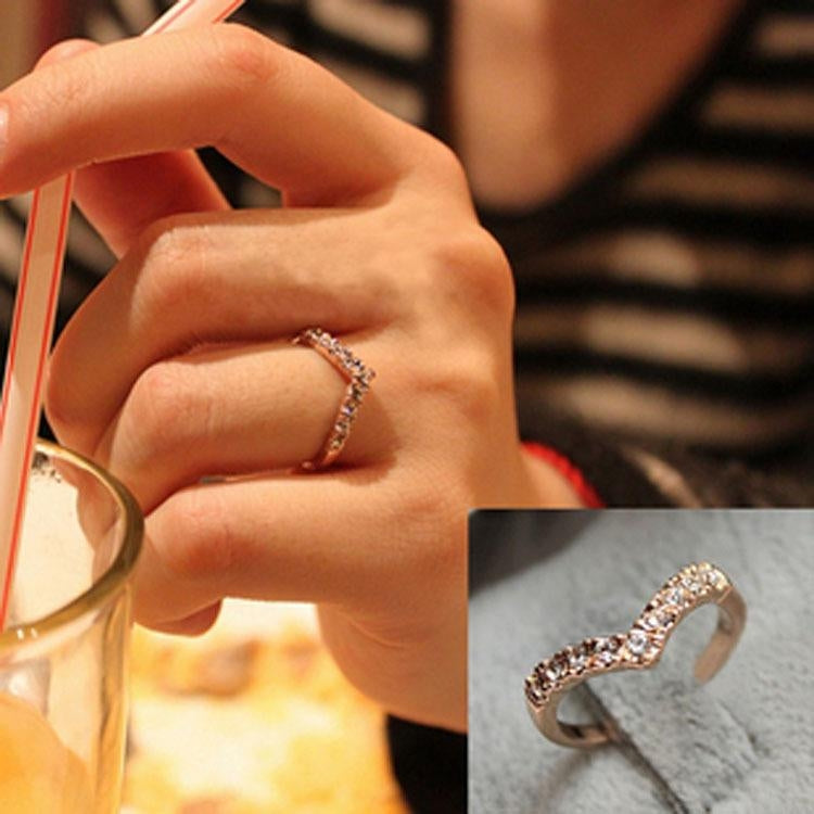 Fashion V-Shaped Diamond Heart Ring