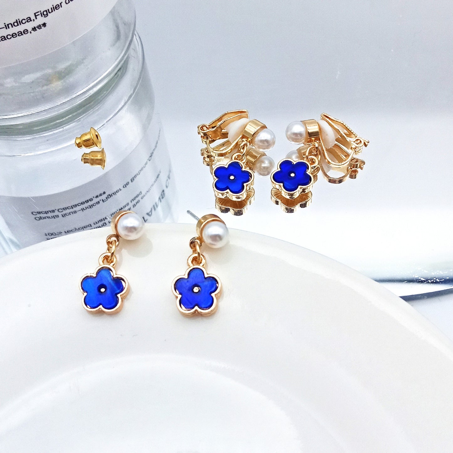 Elegant Blue Flower Pearl Ear Studs with Alloy Inlay Clips - 1 Pair