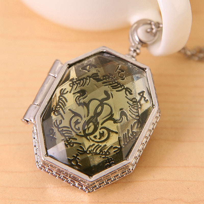 Fashion Horcrux Alloy Gemstone Unisex Necklace with Slytherin Keychain Pendant