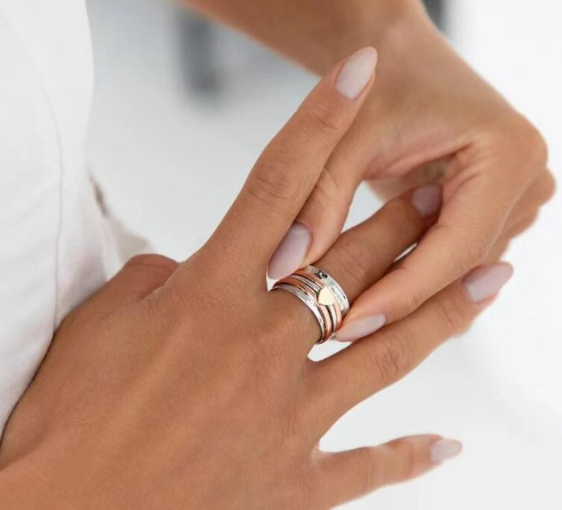 Fashion Rotating Heart Alloy Women's Ring