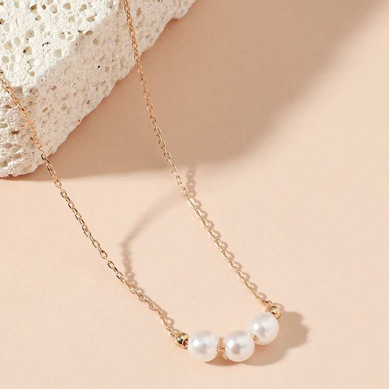 Fashion Three Pearl Alloy Necklace with Chain