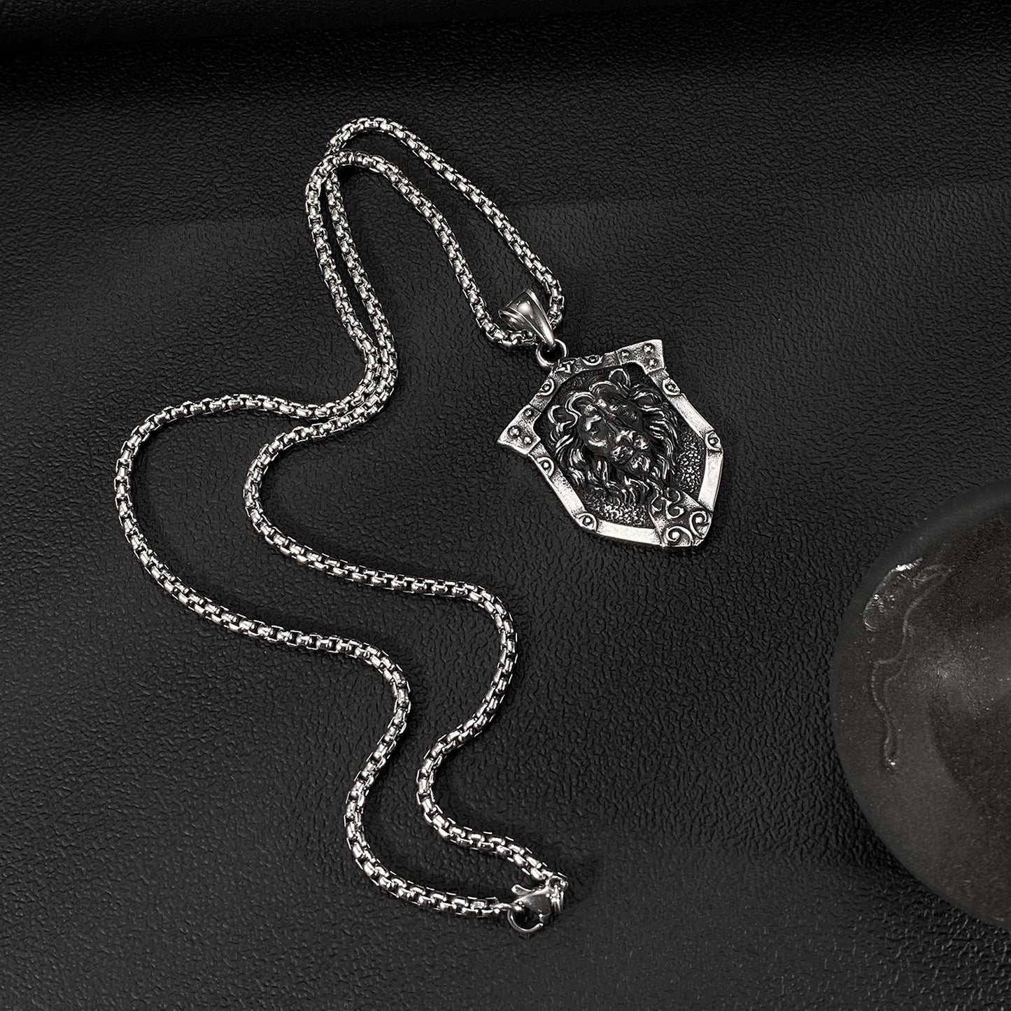 Hip-Hop Vintage Lion Shield Stainless Steel Men's Pendant Necklace