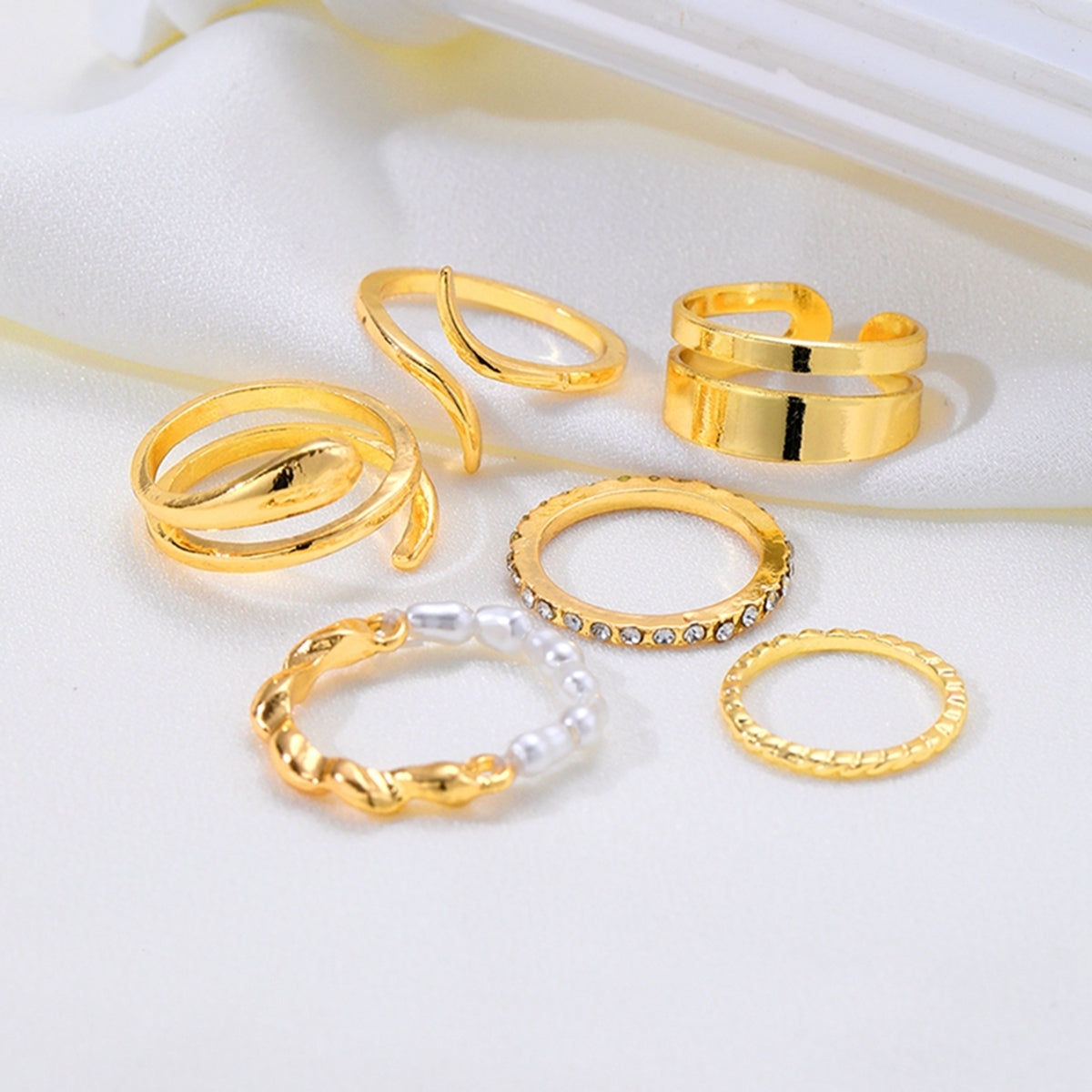 IG Style Minimalist Pearl and Rhinestone Gold Ring Set for Women - 5 Pieces