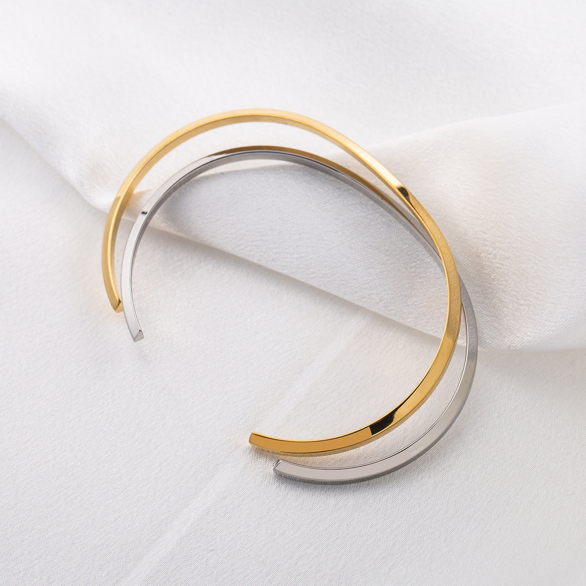 Elegant Geometric 18K Gold Plated Stainless Steel Open Bracelet