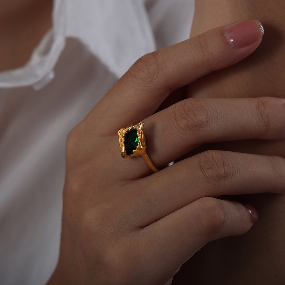 Luxurious Geometric Titanium Steel 18k Gold Plated Ring with Emerald Cut Green Zircon