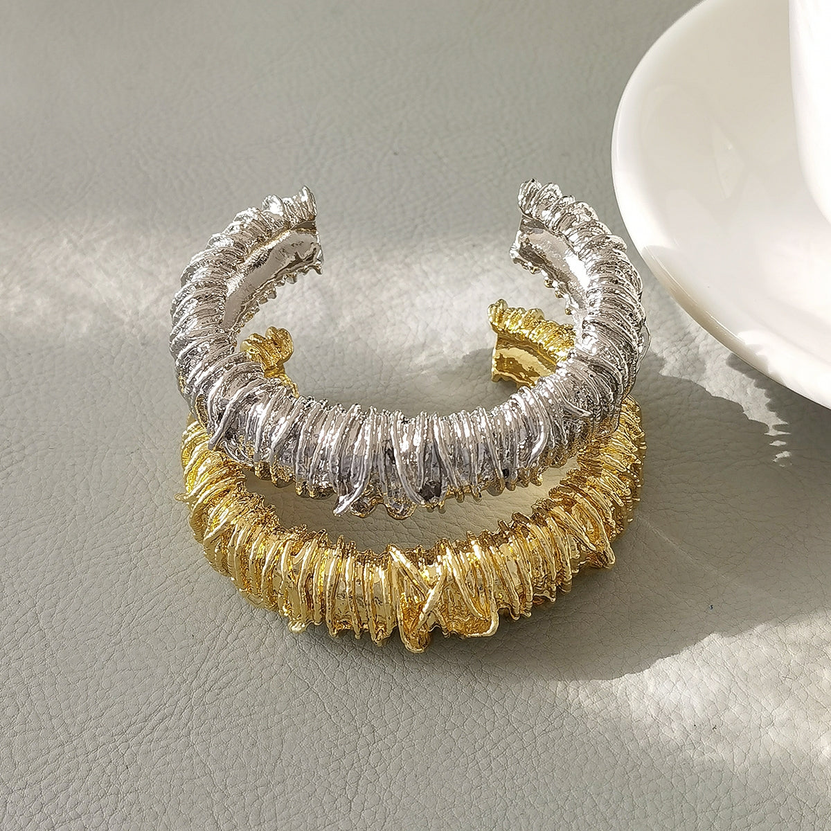 Modern Minimalist Solid Color Alloy Women's Open Cuff Bracelet