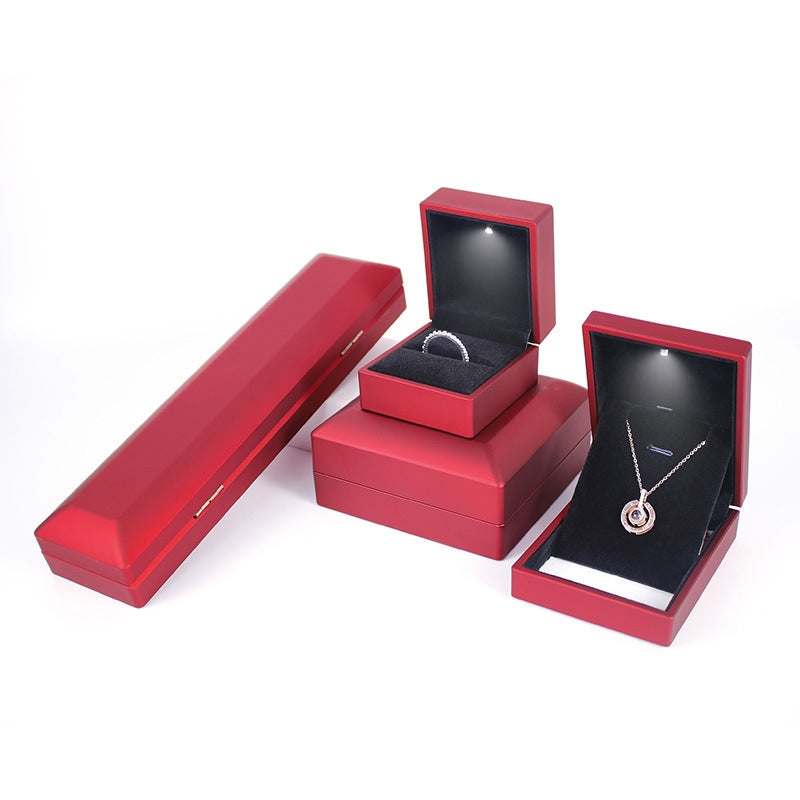 LED Lighted Jewelry Storage Box and Necklace Pendant Case