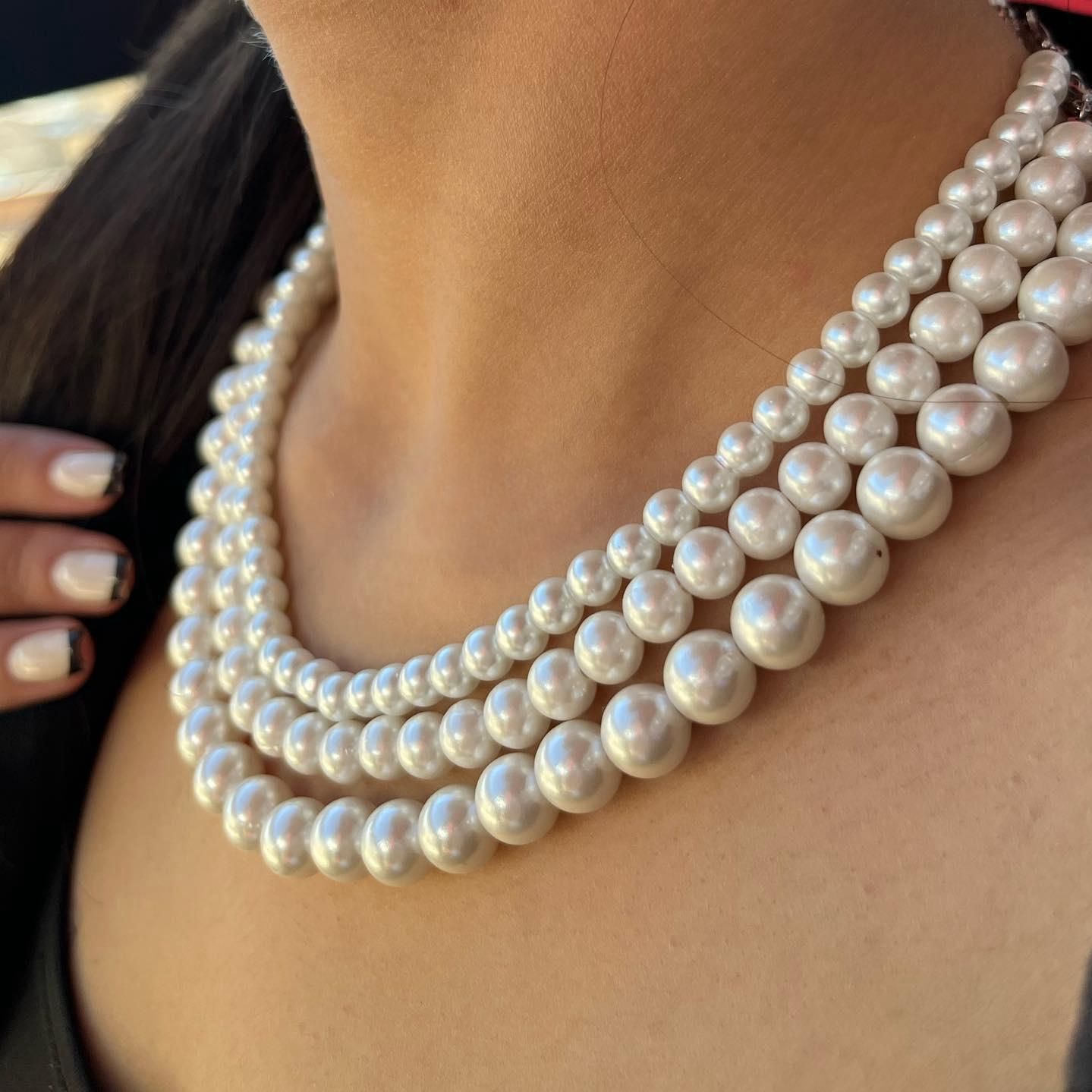 Vintage French Style Pearl Necklace - Elegant Creamy Round Shell Pearls