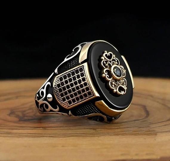 Retro Geometric Black Crown Alloy Men's Ring