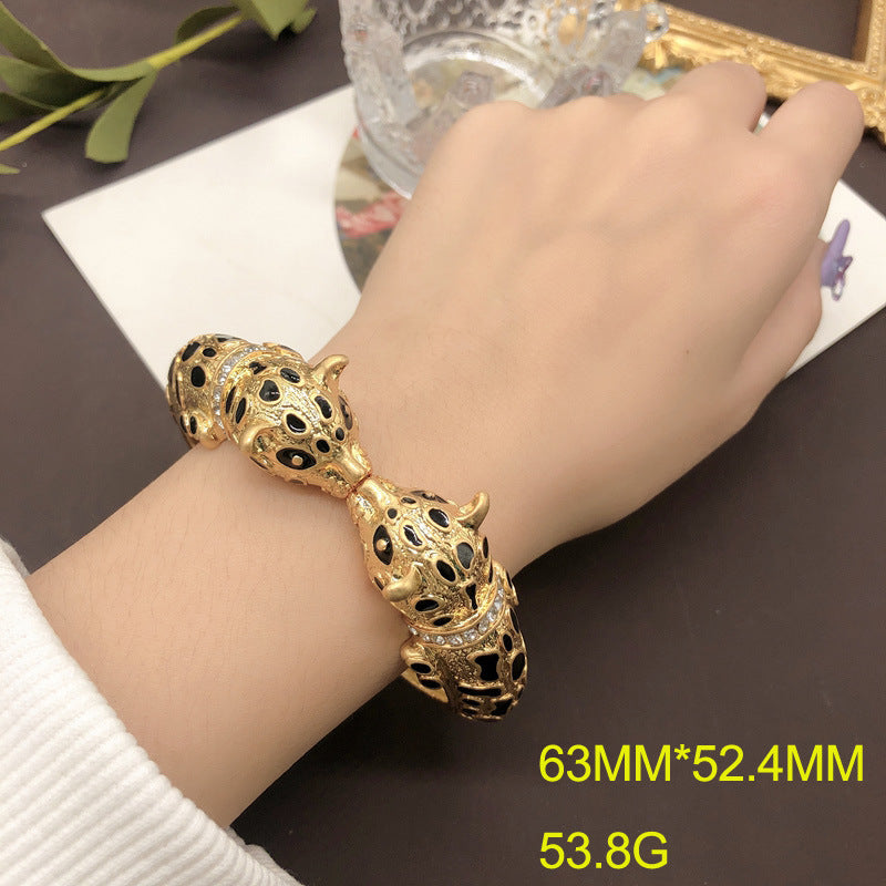 Retro Enamel Inlay Zircon Leopard Design Women's Bangle Bracelet