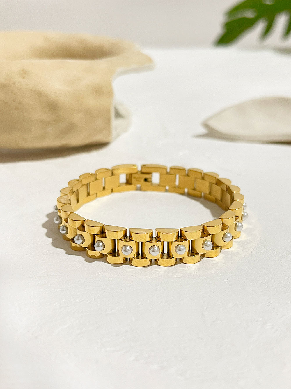 18K Gold Plated Geometric Stainless Steel Bracelet with Artificial Pearls and White Beads