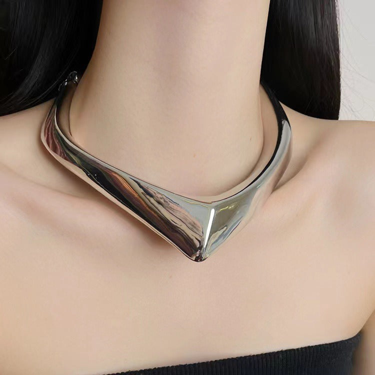 Retro Alloy Plated Women's V-Shaped Choker Necklace