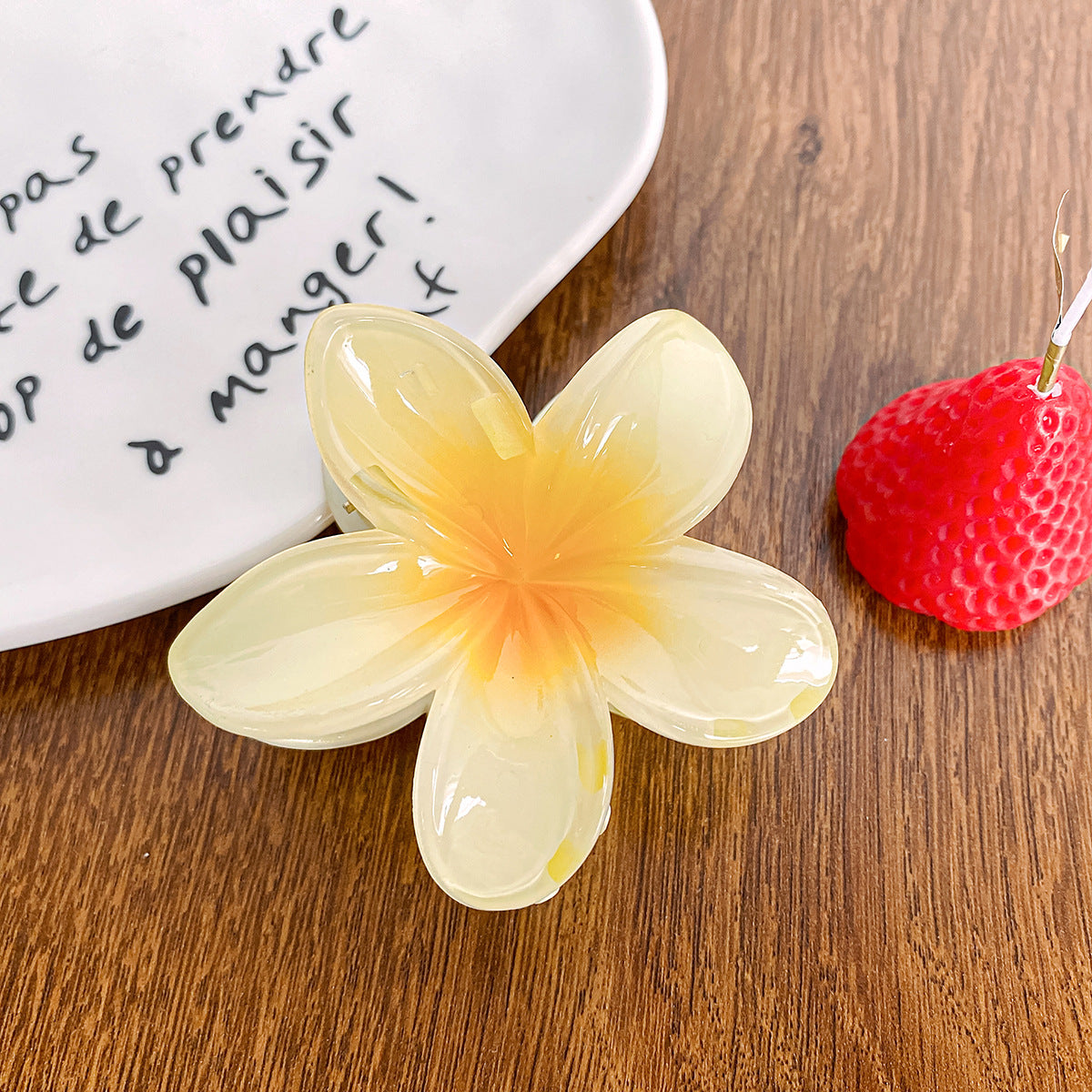 Simple Retro Floral Resin Hair Claw Clip