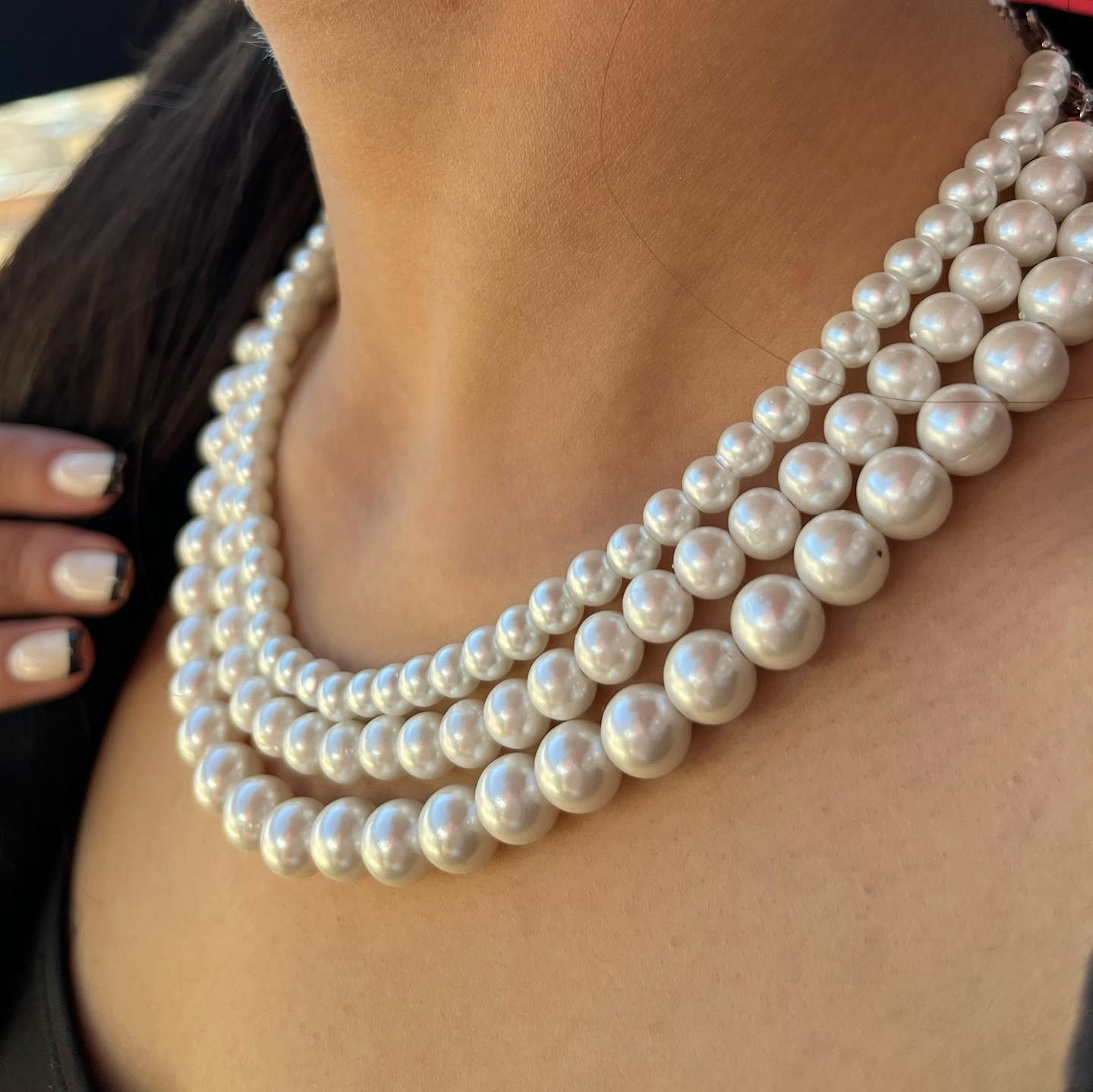 Vintage French Style Pearl Necklace - Elegant Creamy Round Shell Pearls