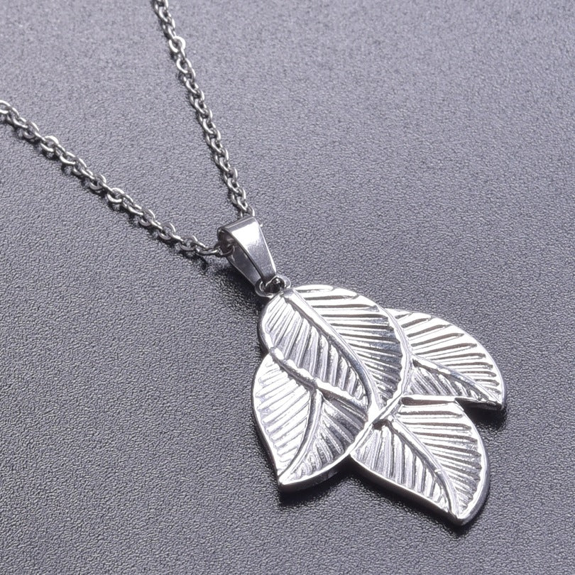 Simple Classic Leaves 304 Stainless Steel Women's Pendant Necklace with 18k Gold Plating