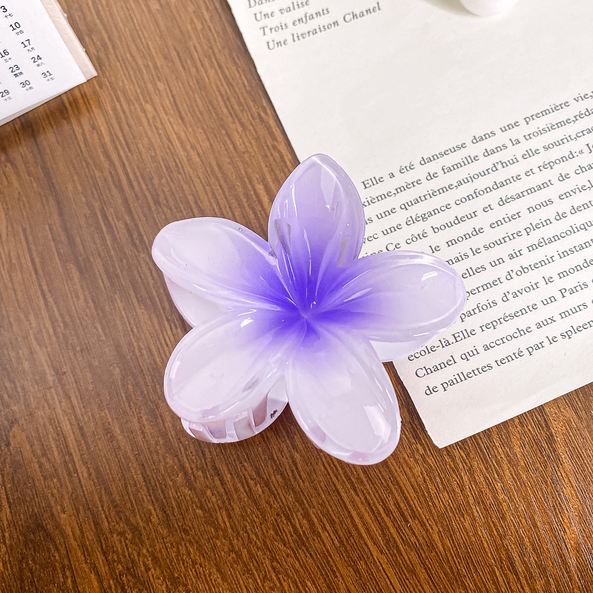 Simple Retro Floral Resin Hair Claw Clip