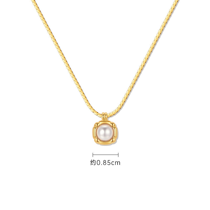 Retro Geometric Agate Pendant Necklace in 18k Gold Plated Copper Alloy