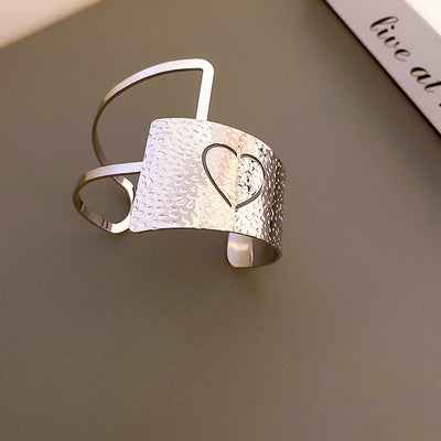 Luxurious Irregular Heart Metal Bangle Bracelet