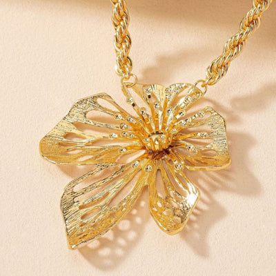 Exquisite Floral Alloy Pendant Necklace for Women