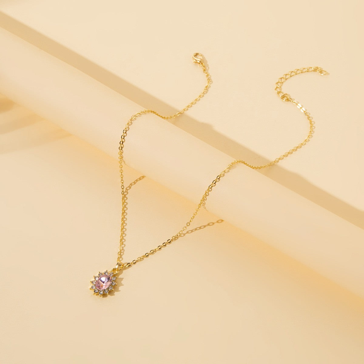 New Creative Retro Sun Necklace Pink Alloy Diamond Sun Necklace Female Wholesale