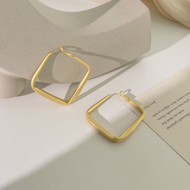 Fashion Circle Letter V Earrings