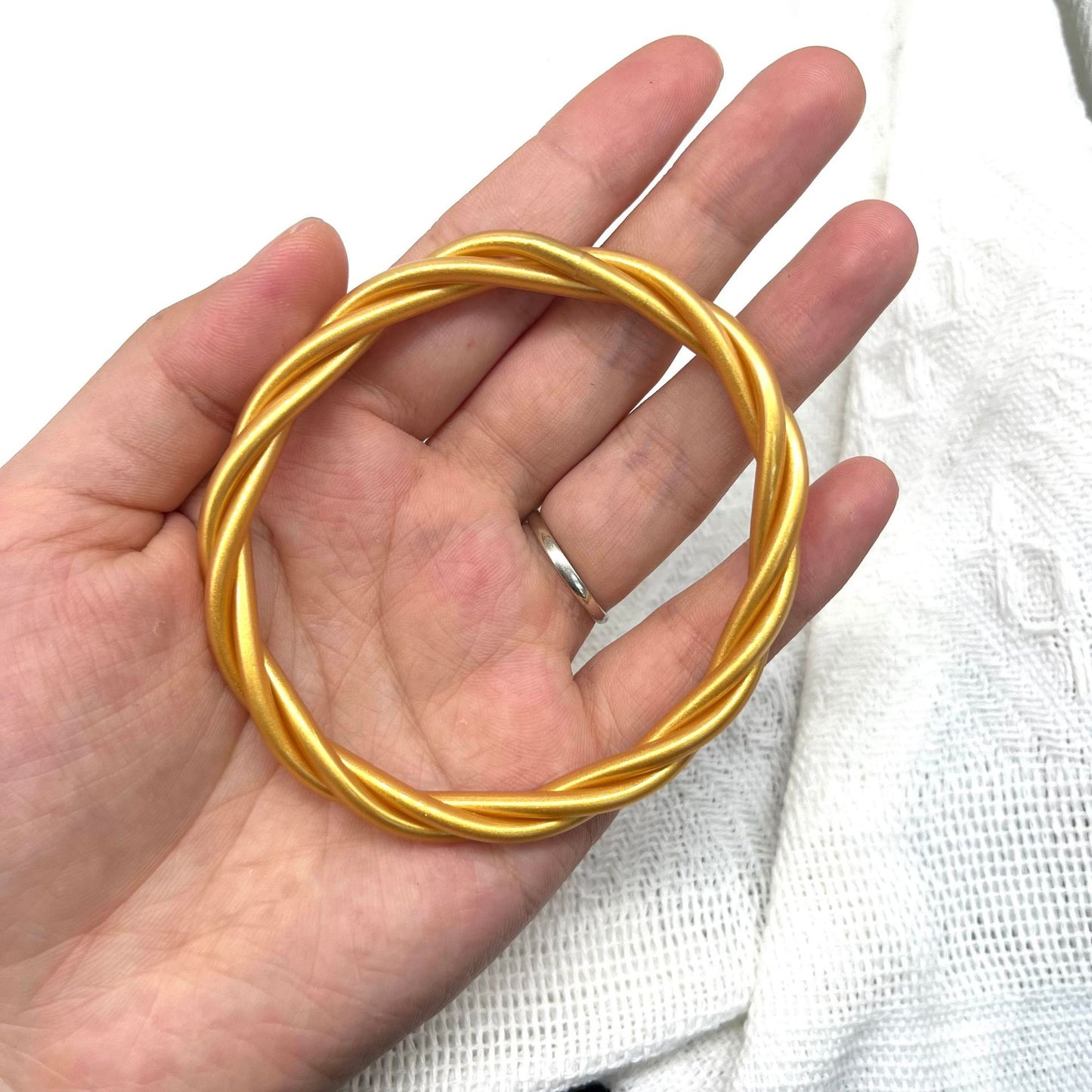 Ethnic Twist Design Silicone Gel Unisex Bangle with Gold Foil