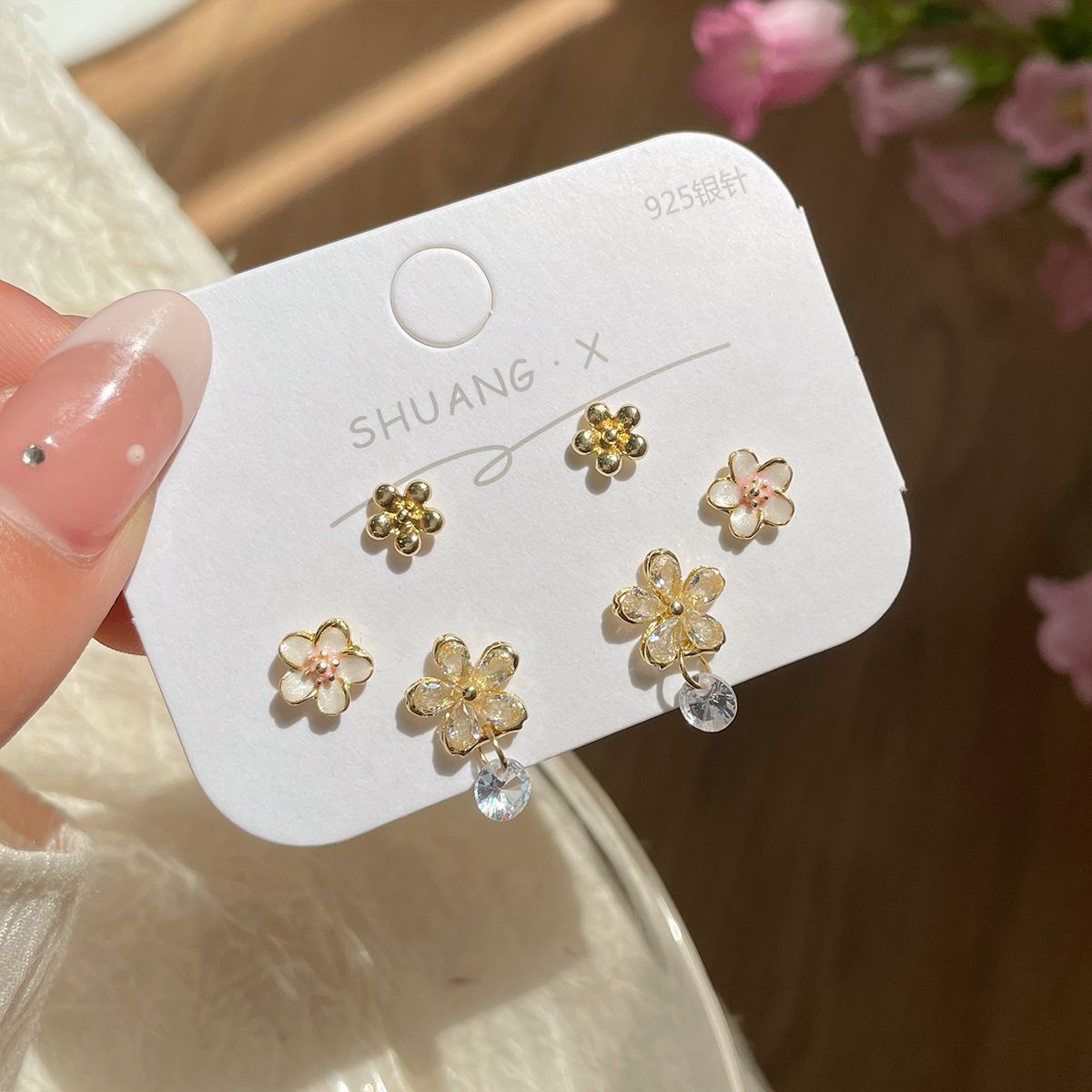 Sweet Floral Enamel Alloy Stud Earrings Set with Zirconia Cat Design