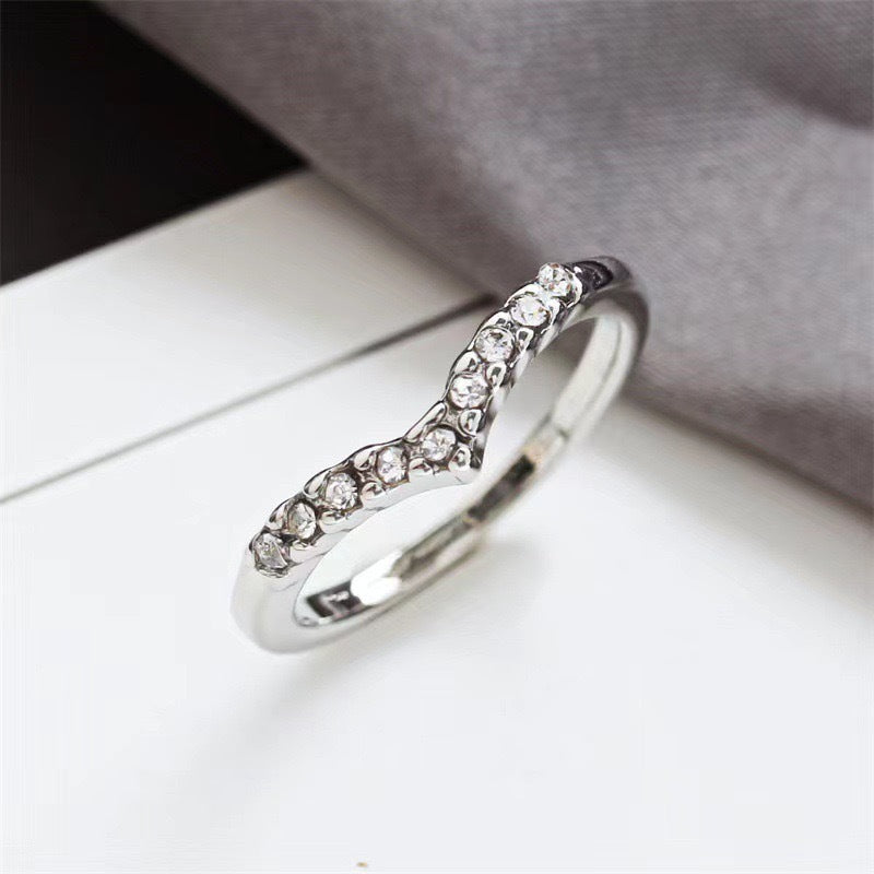 Fashion V-Shaped Diamond Heart Ring