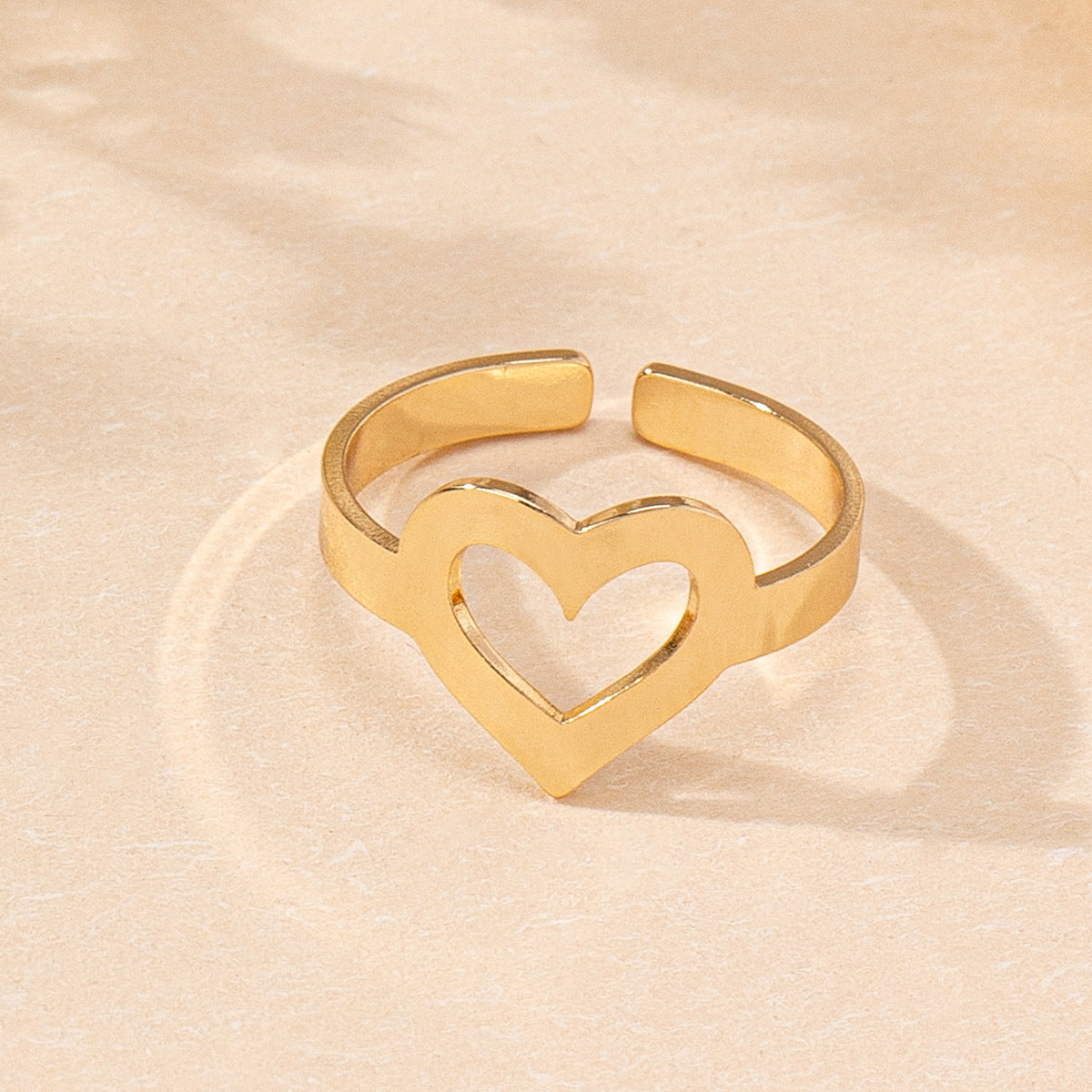 Elegant Heart Shape Ferroalloy Women's Ring - Fashionable Minimalist Design for Everyday Wear