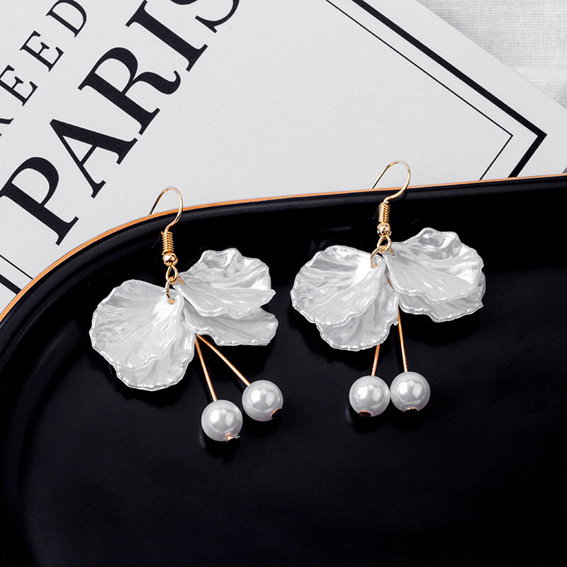 1 Pair Elegant Flower Alloy Plated Pearl Drop Earrings for Women