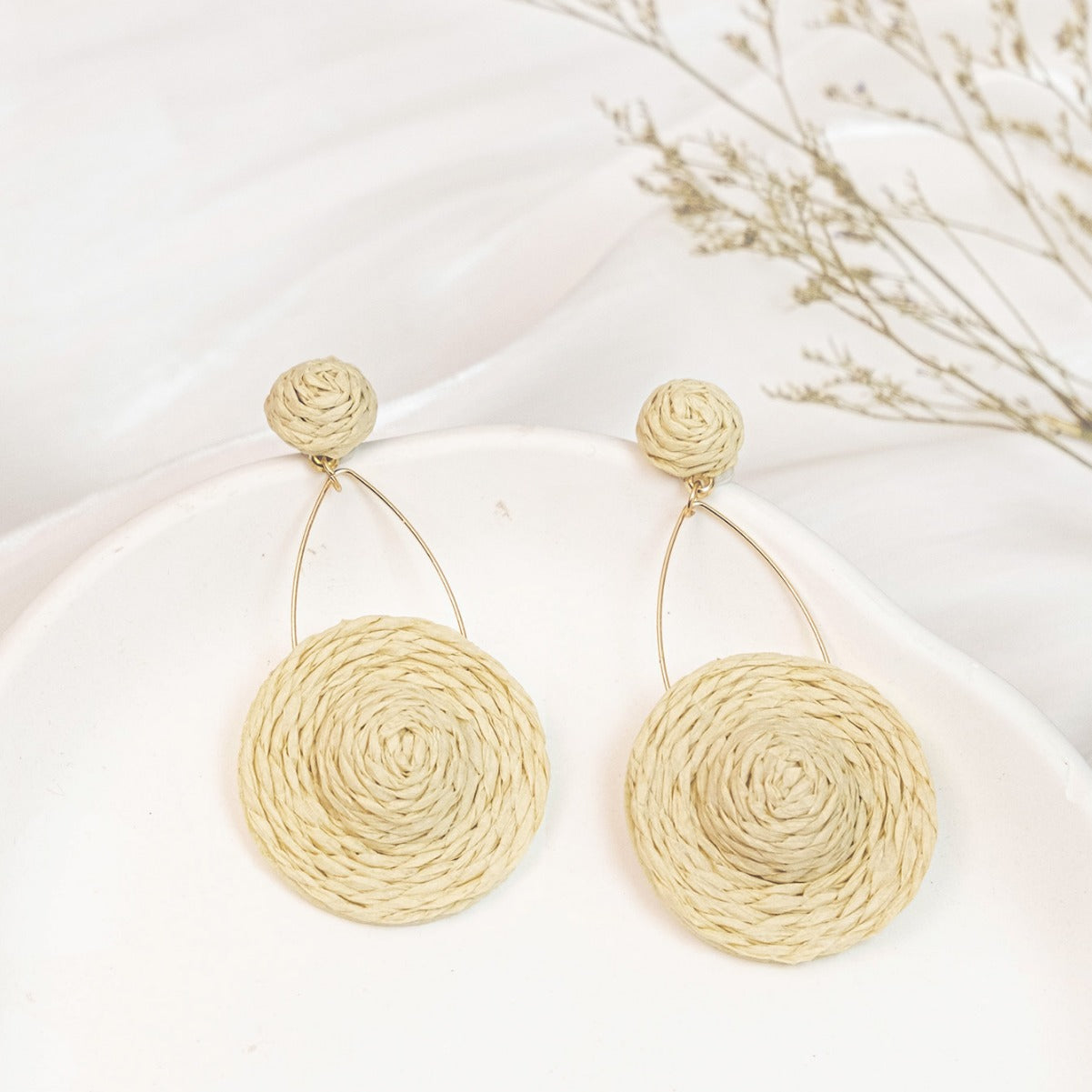 1 Pair Bohemian Raffia Woven Geometric Metal Drop Earrings