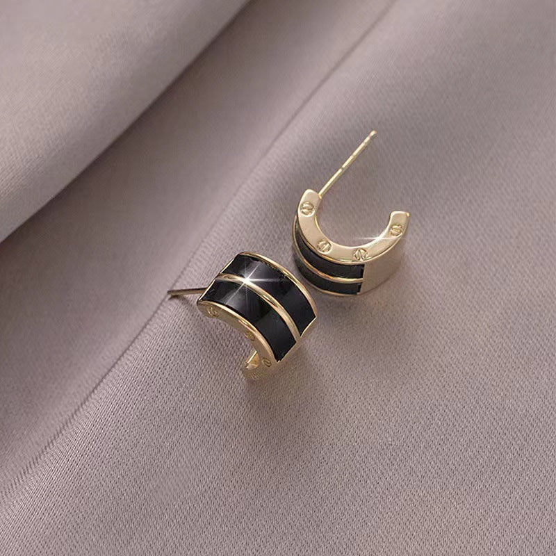 Vintage C Shape Alloy Stud Earrings - 2024 Trendy Light Luxury French Style