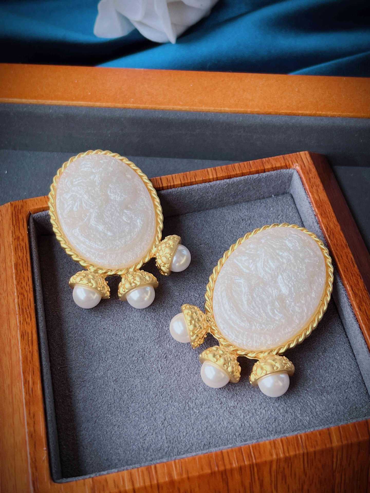 Vintage Baroque Portrait Pearl Drop Earrings for Women